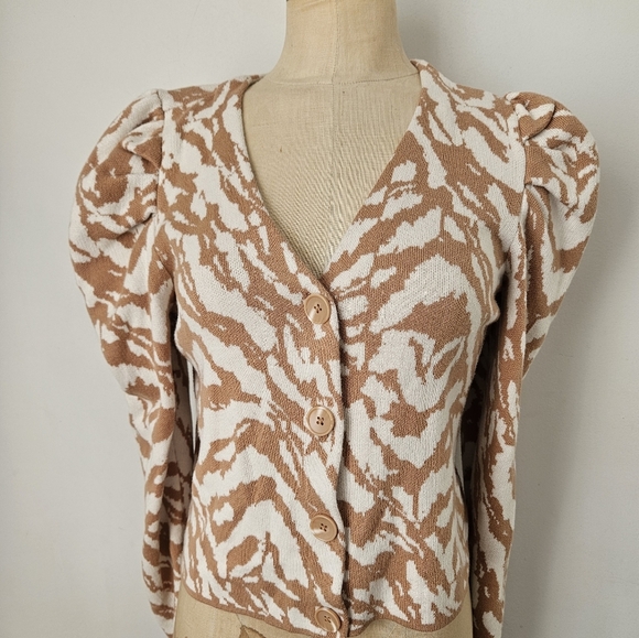 Nine West Puff Sleeve Cardigan Women’s Medium | Tan White Animal Print Sweater | - Picture 4 of 12